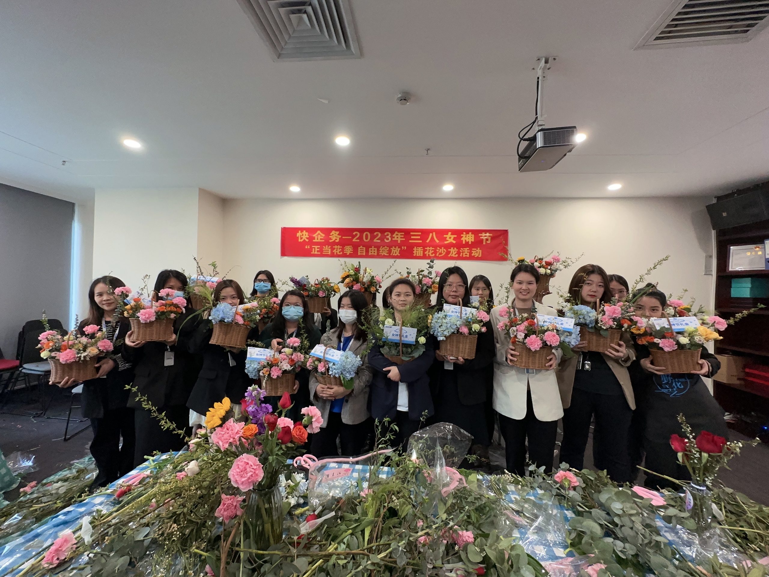 2023.03 女生节插花活动，丰富团队文化活动。